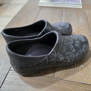 Crocs Neria Pro II Work Clog, Women's Size 9